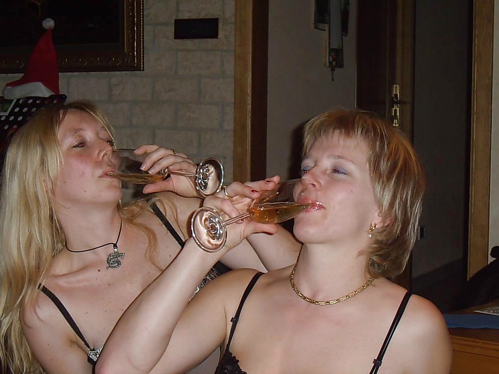 Free HOMEMADE LESBIANS 25 photos