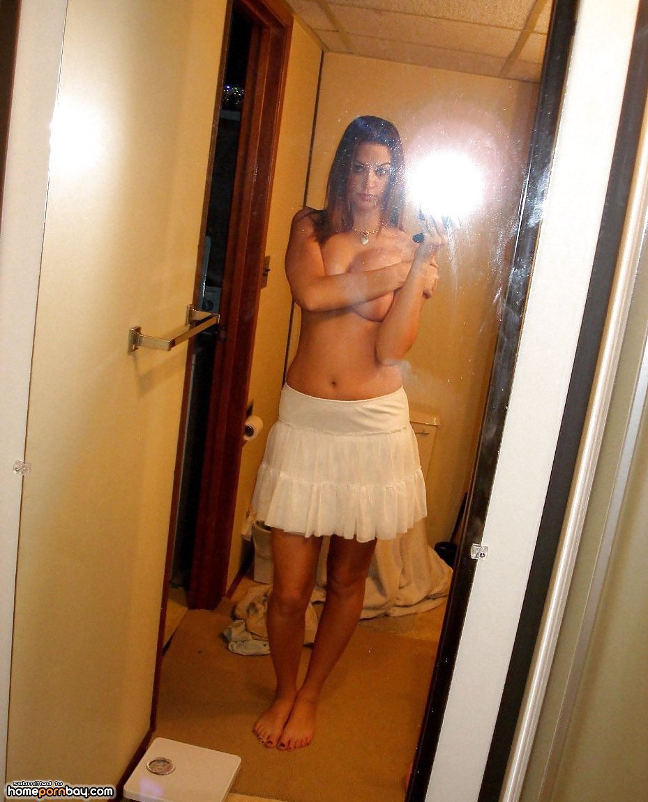 Free Sexy amateur teen girl topless shots photos