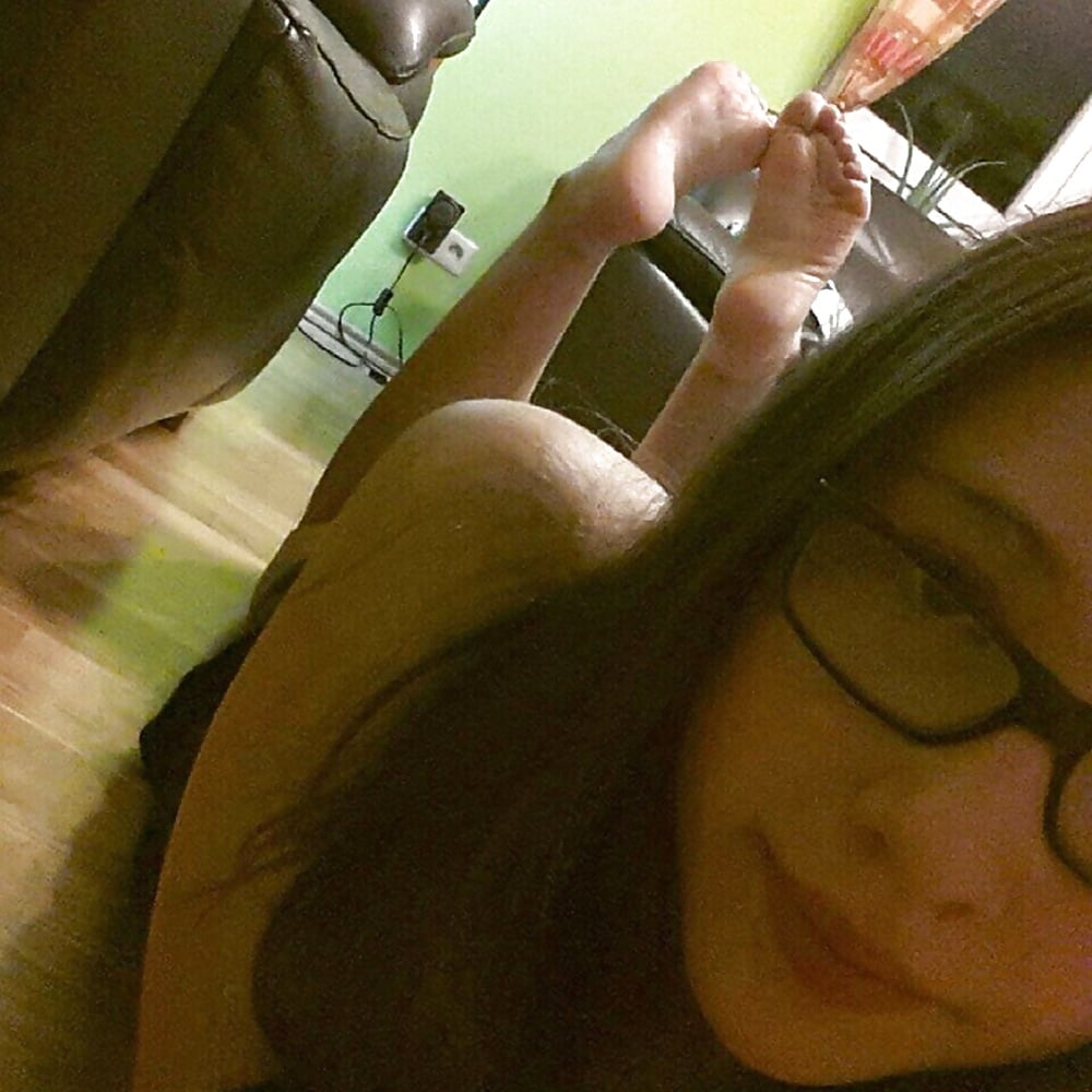 Free selfshot girls feet pose!!! photos