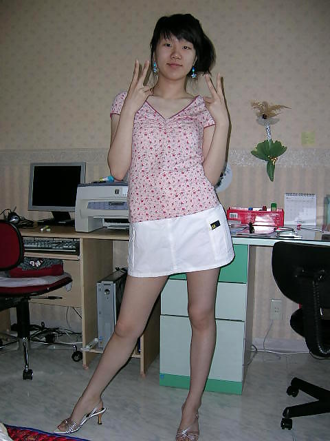 Free Korean college girl at home photos