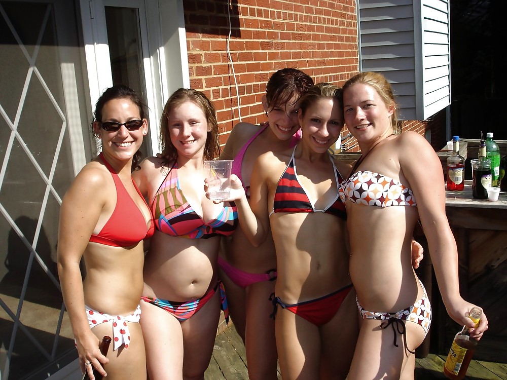 German teenage girls in bikinis — pic 2