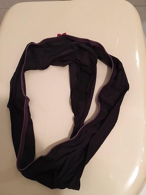 Free Girlfriend thong panties photos