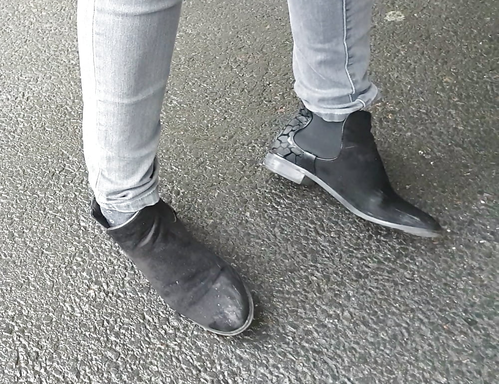 Free Candid legs and feet photos