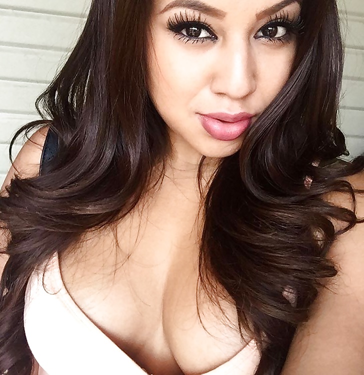 Free Thick N' Stacked Latinas photos