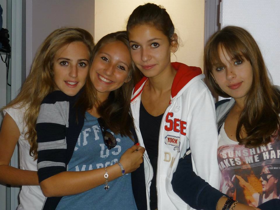 Free Alienor & Her Friends photos