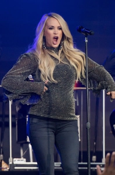Carrie Underwood Stage Shorts and Pants - 166 Photos 