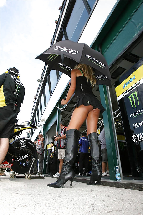 Free pit lane girls photos