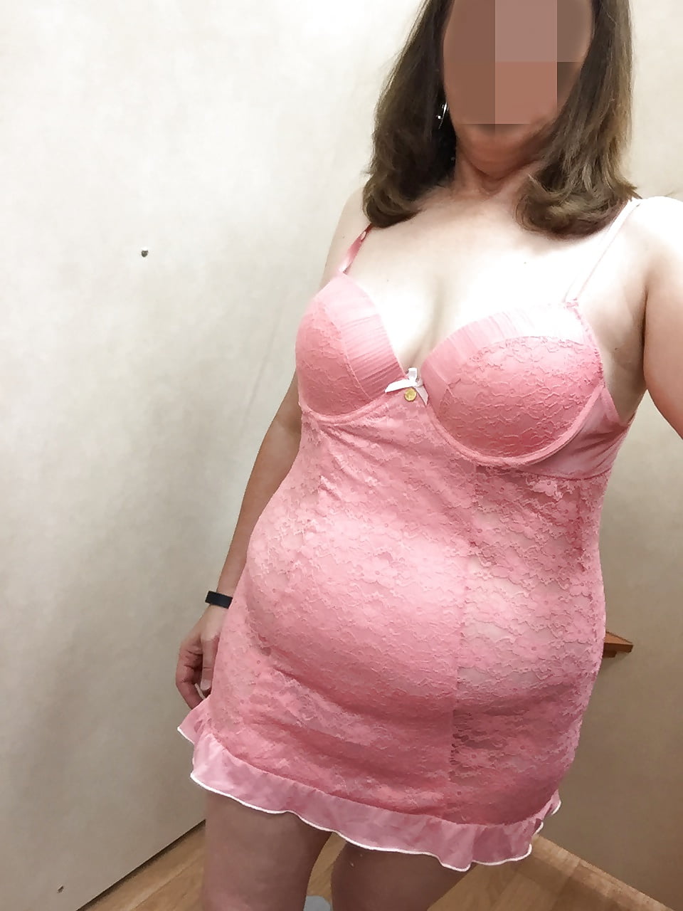 Free Sexy Mormon MILF from the dressing room photos