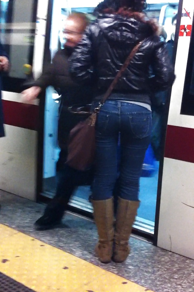 Free BEST ASSES IN SUBWAY 2 (comment please) photos
