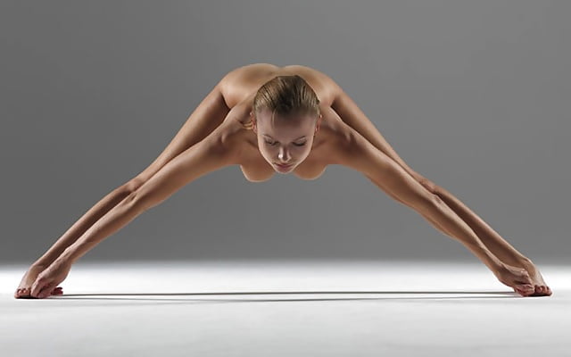 Nude Yoga Teacher 11 Pics