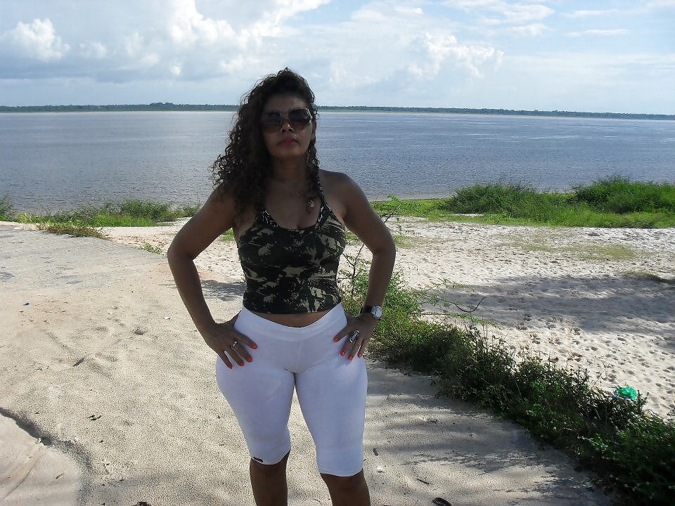 Free Puta,culona y fea del face (meyre) photos