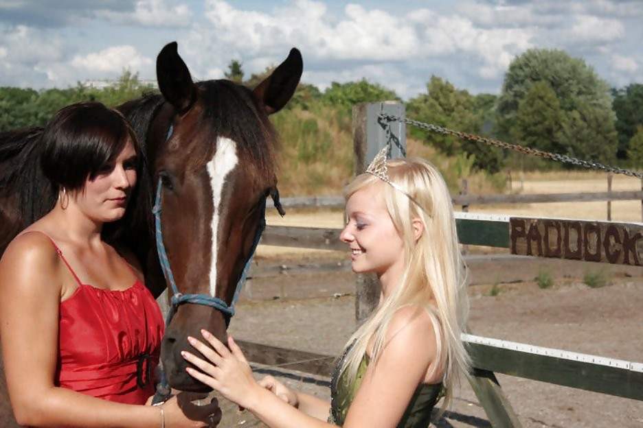 Free CowGirls photos