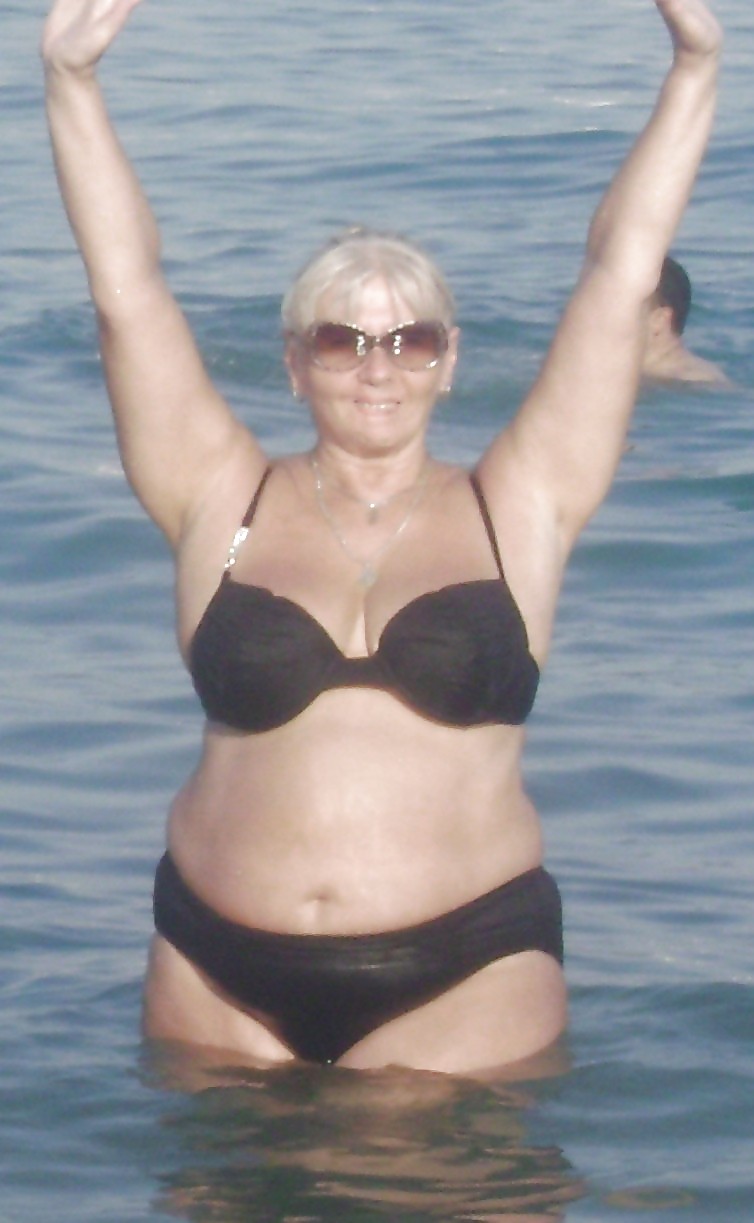 Free Swimsuits bikinis bras bbw mature dressed teen big huge - 44 photos
