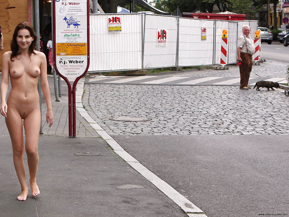 Free Nude in Public Part 4 photos