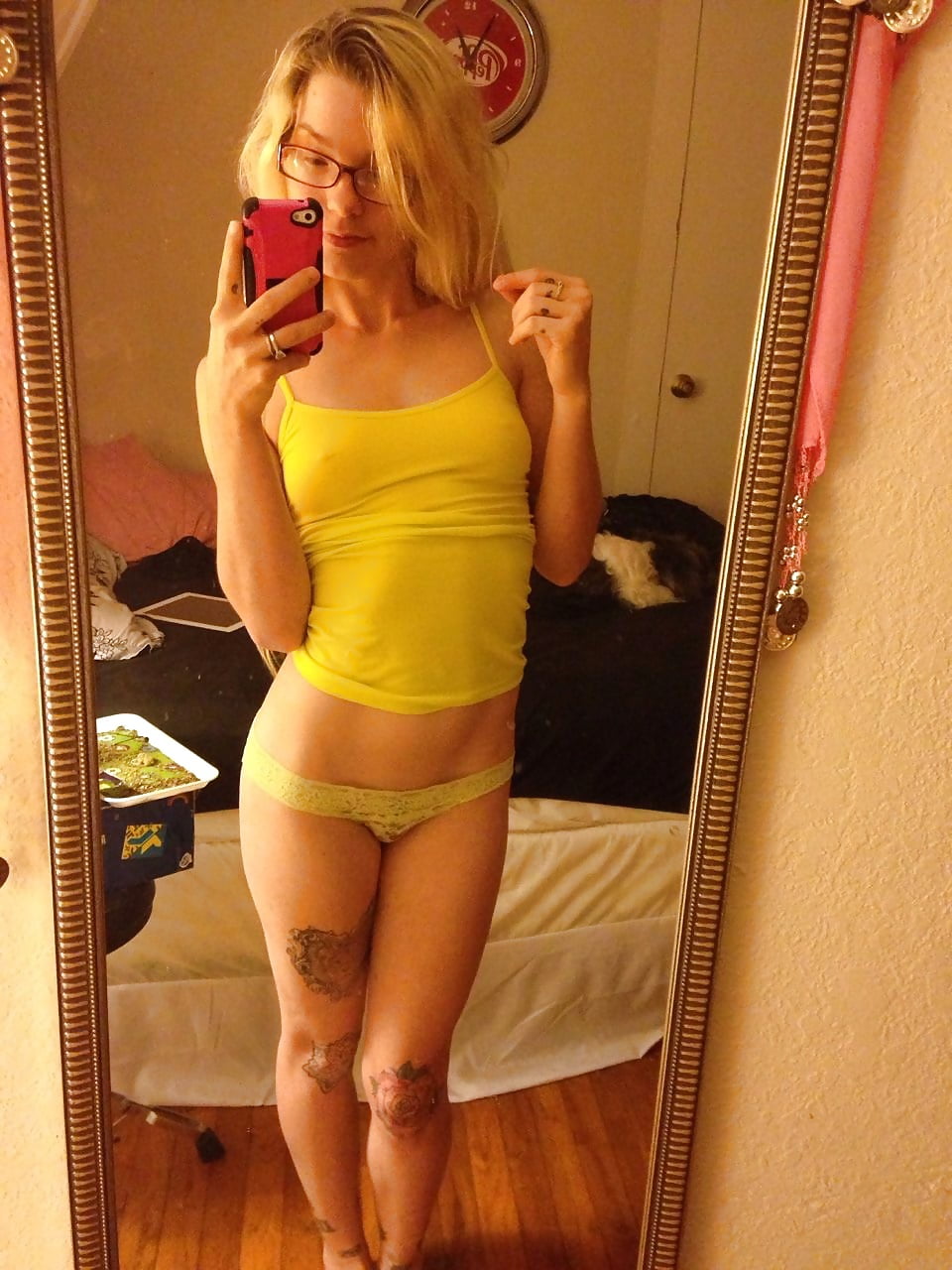 Free Enjoy this tight blonde and her amazing selfies photos