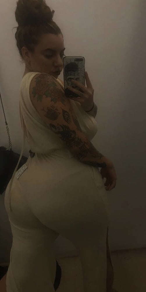 Tatted Fat Tit Thot- 6 Photos 