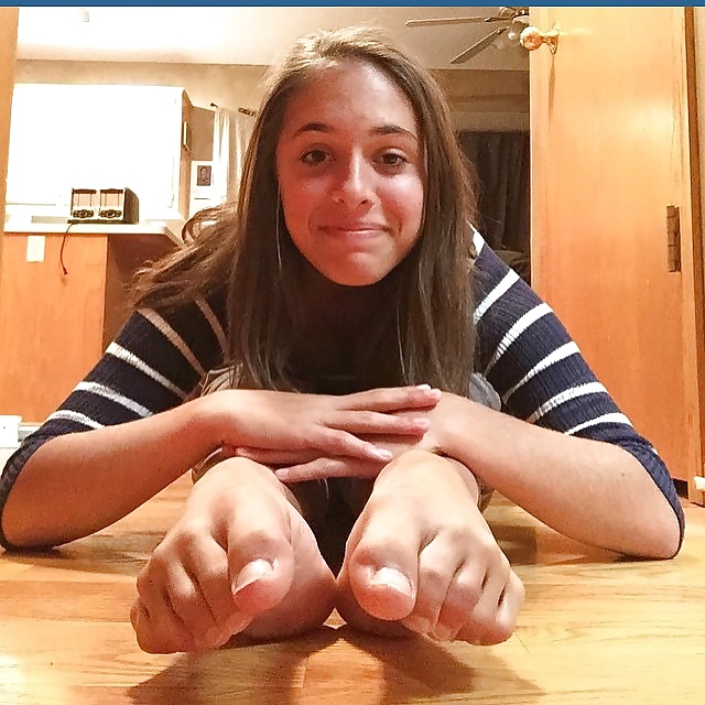 Free Barefoot teens with soft n sexy toes and soles #2 photos