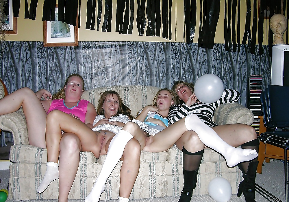 Free voyeurs granny mom and teens photos