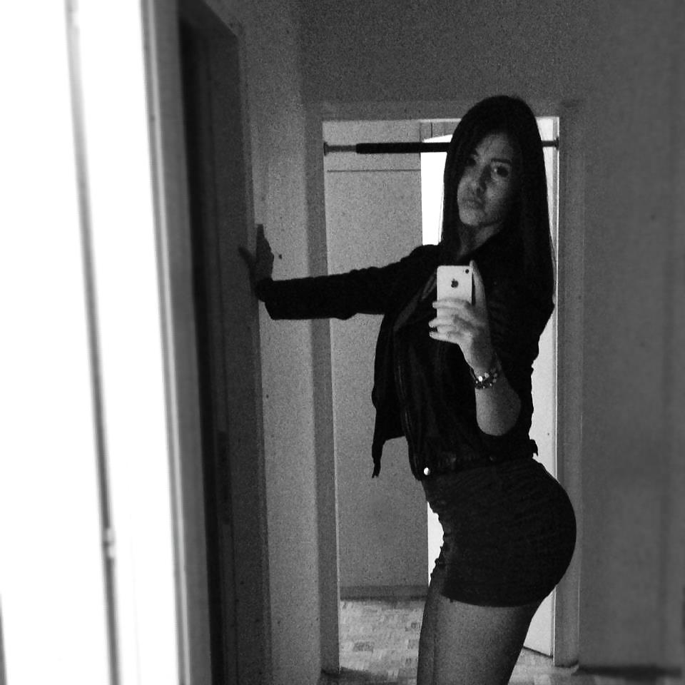 Free Sexy Facebook Girl Lara photos
