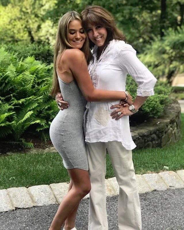 Mother and Daughter - 39 Photos 