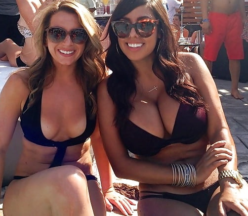 Free Curvy, Thick and Big Girls in Bikinis - Set 21 photos