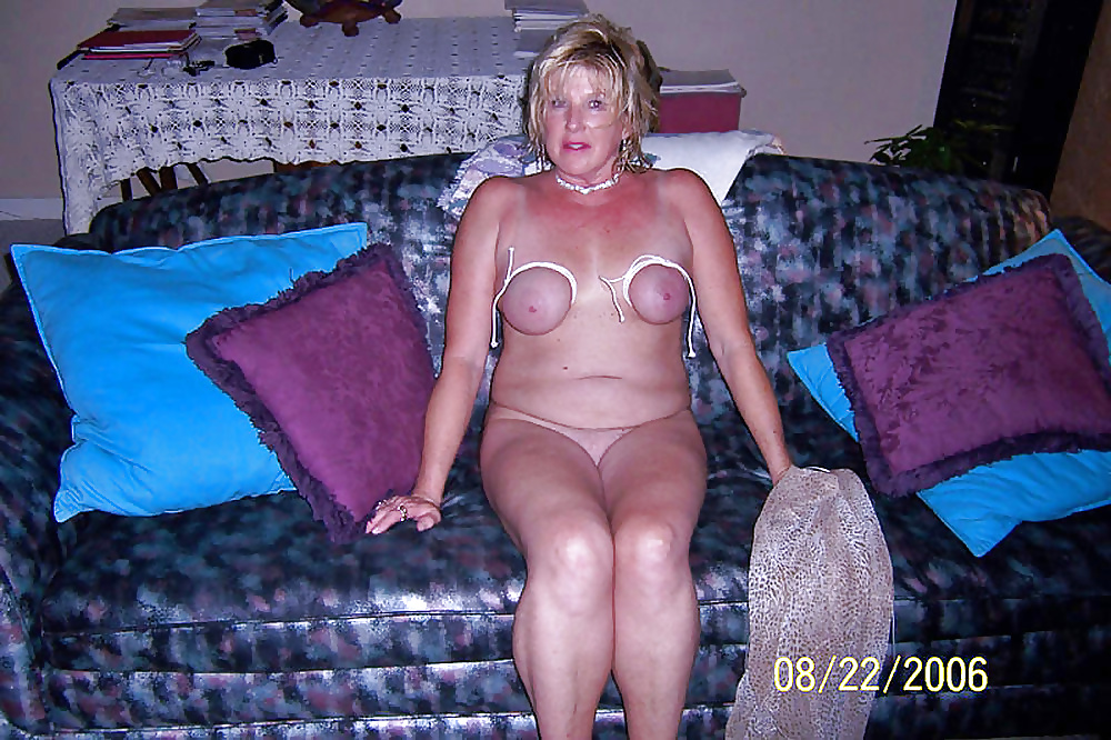 Free Hot Mature MILF Gets Humiliated photos