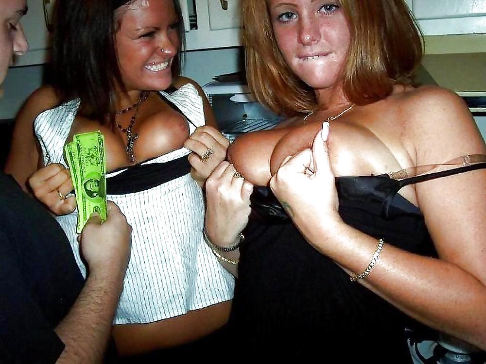 Free Young beauties in groups 2 photos