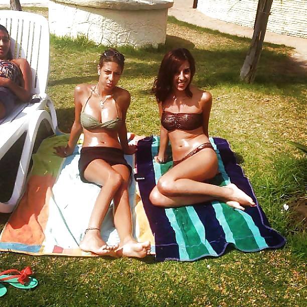 Free Arab beurette feet pieds photos