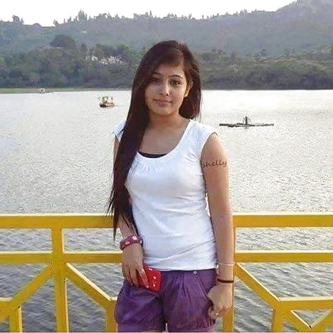 Free DESI INDIAN AUNTY photos