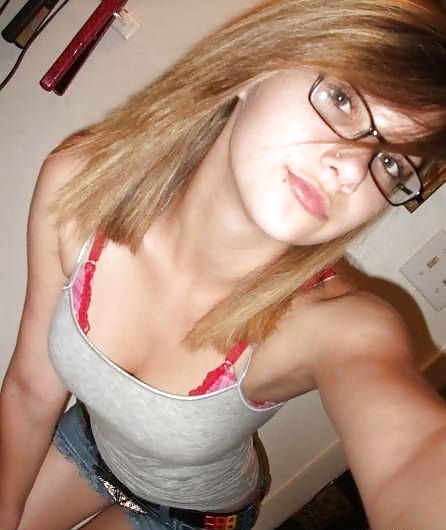 Free cute teens in glasses show pussy ass tits photos