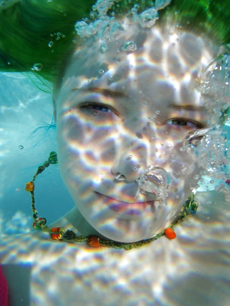 Free Underwater - Face Underwater3 photos