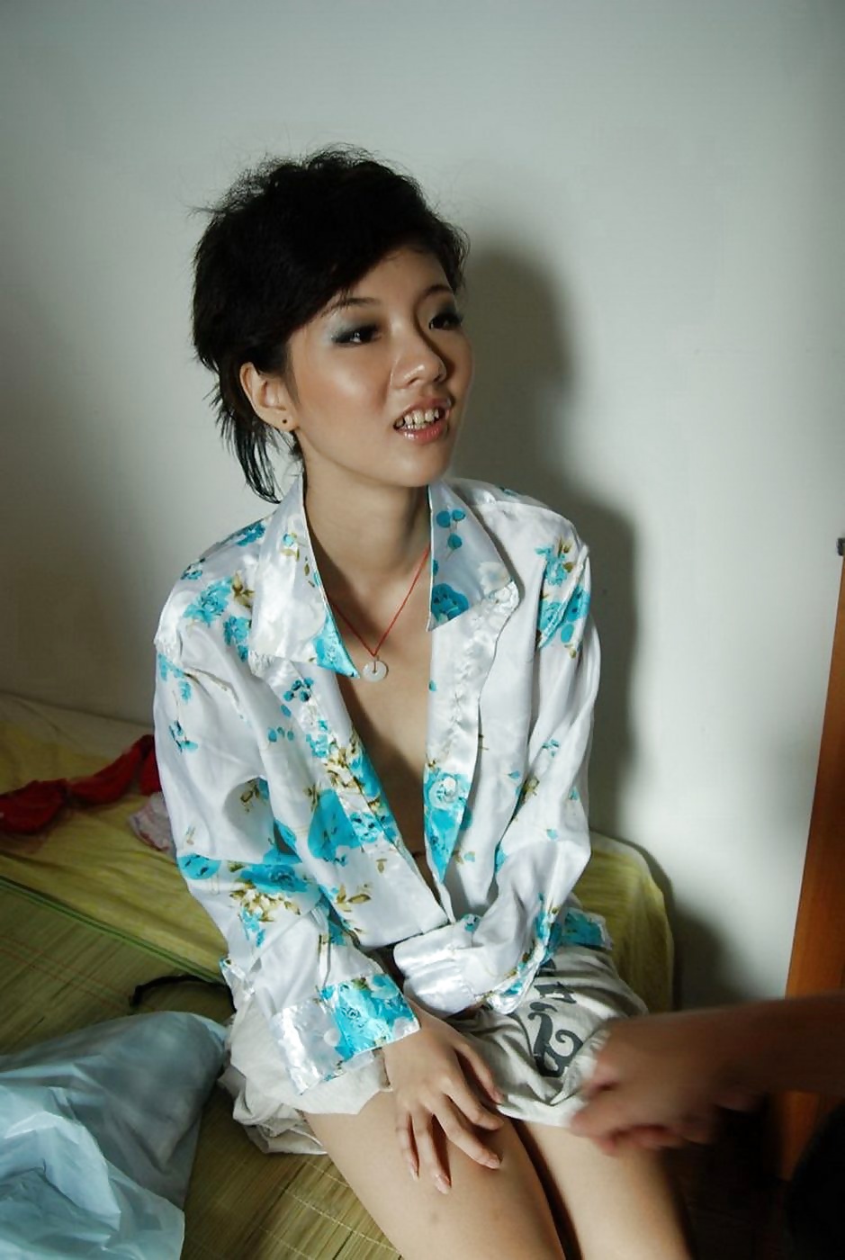 Free Hot amateur asian girl poses naked photos
