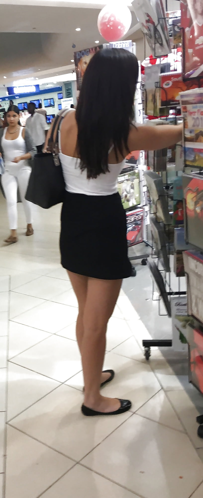 Free 2 hot mall teens and a MILF with big tits photos