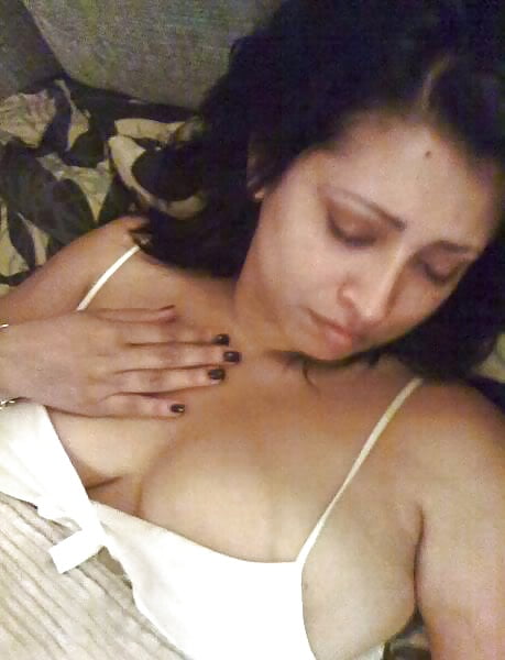 Free Middle Eastern, Indian etc MILF photos