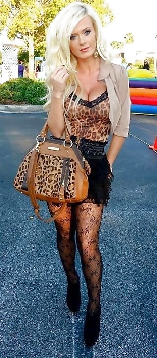 Free hot BIMBO clothed photos