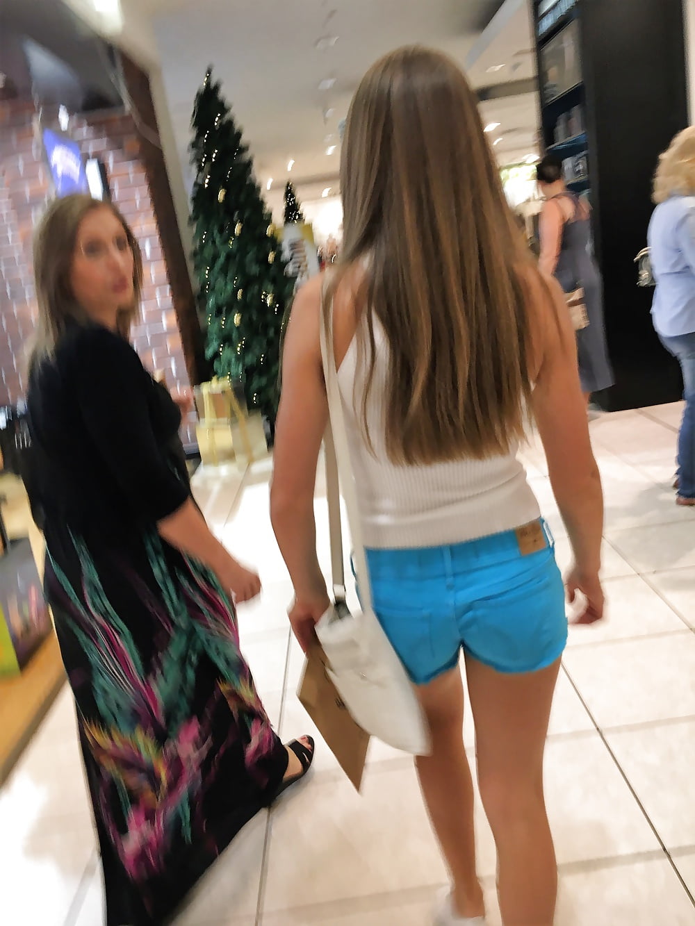 Free 18yr old amazing tight and fit mall teen on 2 days photos