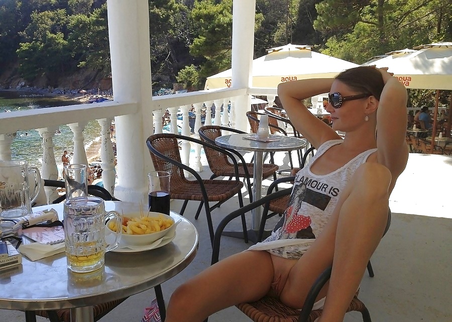 Free Flashing Babes photos