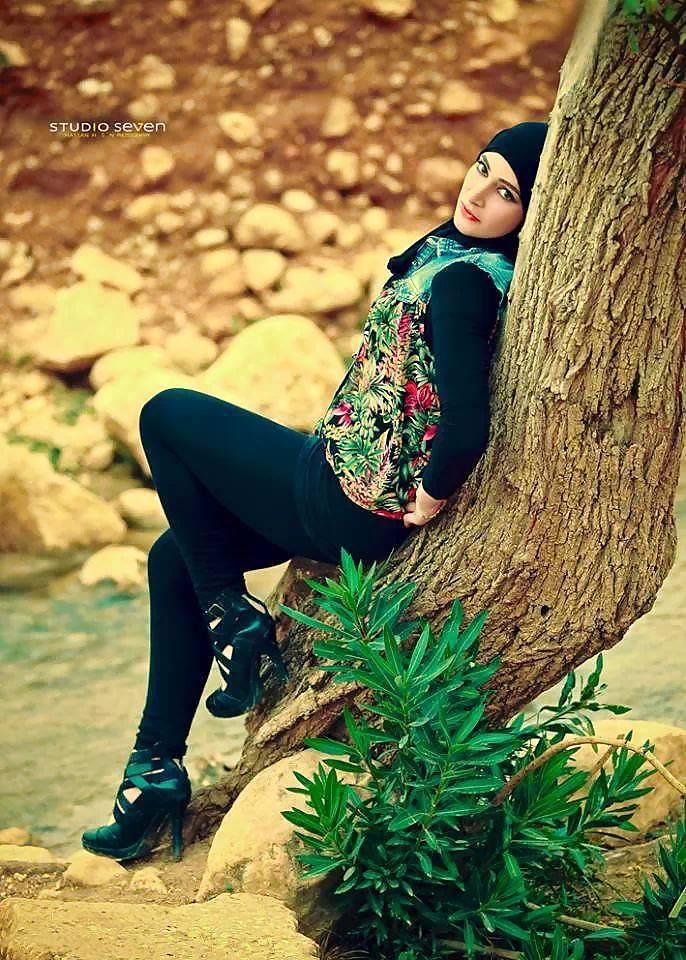 Free Beautiful Arab hijabi girls photos