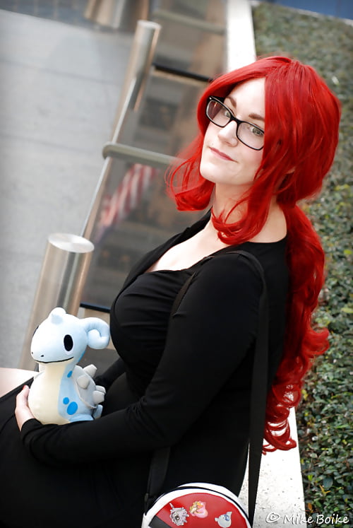 Free Pokemon Cosplay Babe Battle photos