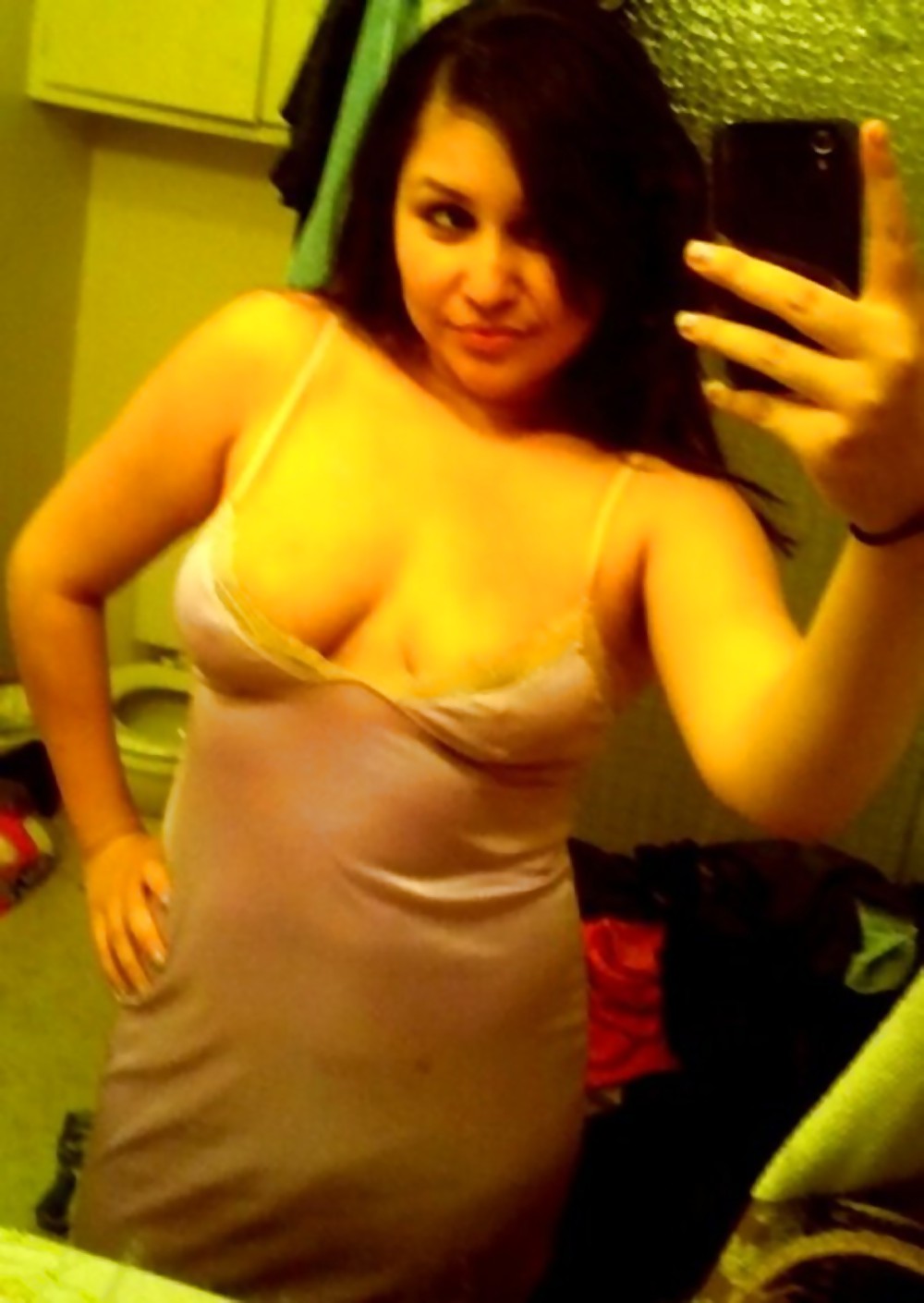 Free Young Latina Milf SelfShot photos