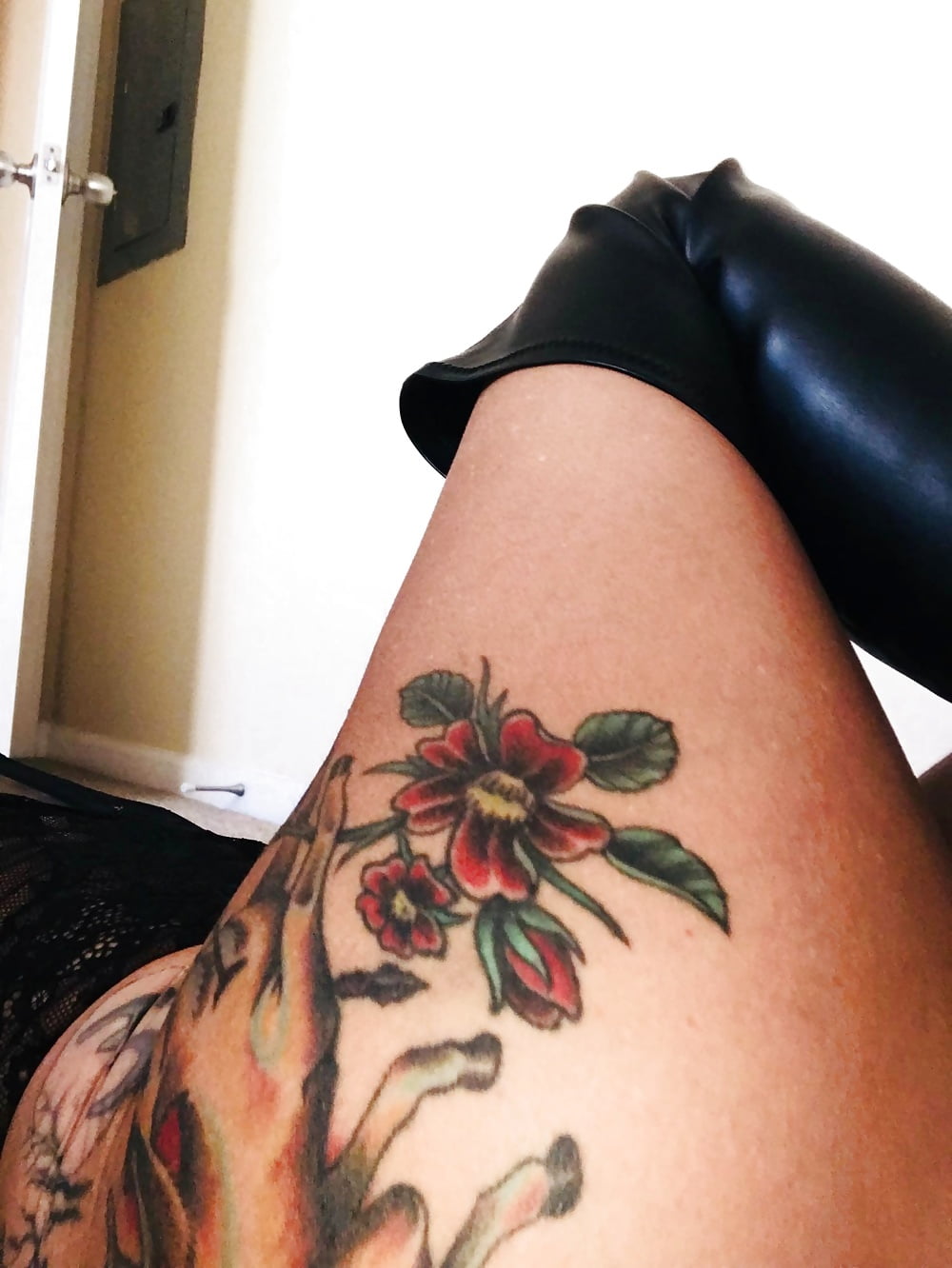 Free Cam Show in Black photos