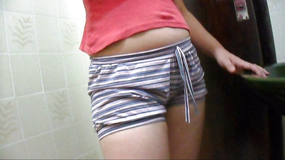 Free Wife pussy shorts photos