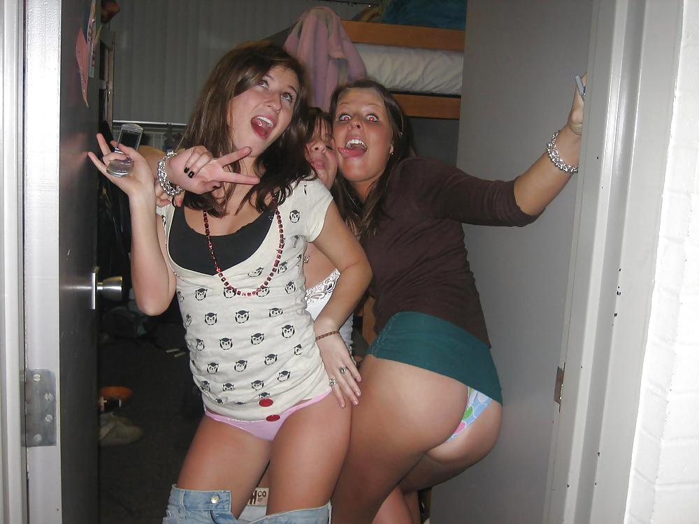 Free Upskirts Upshorts 17 photos