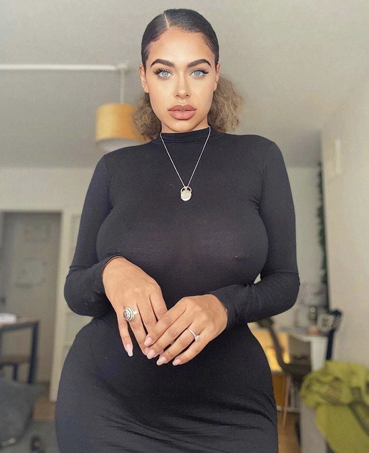 Braless is beautiful 012 (Busty) - 20 Photos 