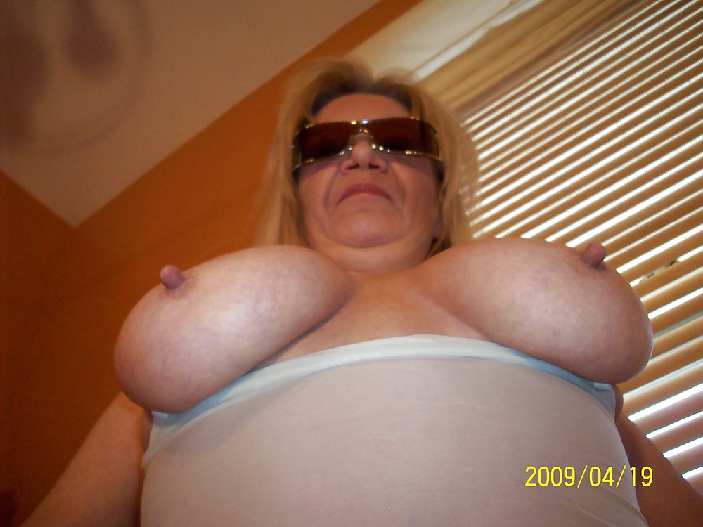 Free Amateur big tits mature woman photos