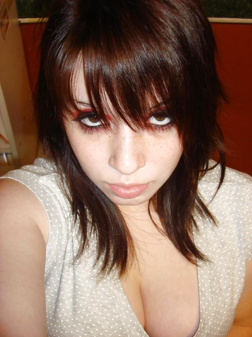 Free Busty Amateur Emo Girl photos