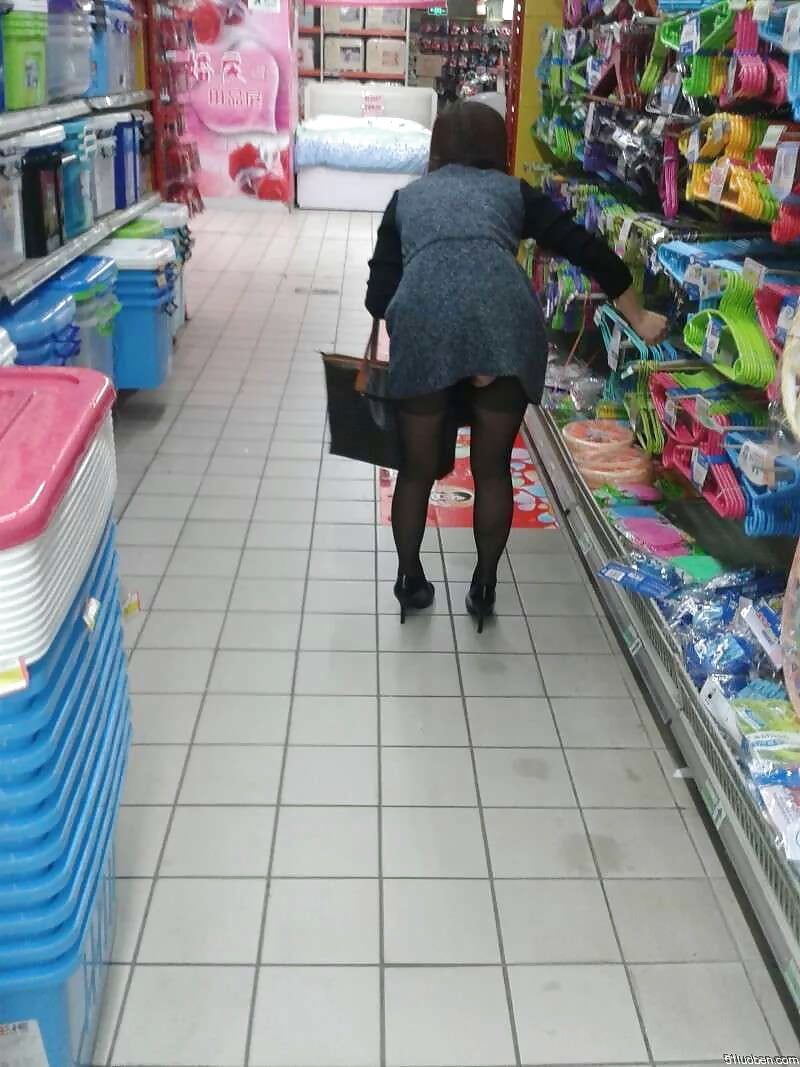 Free Chinese woman flashing in public photos