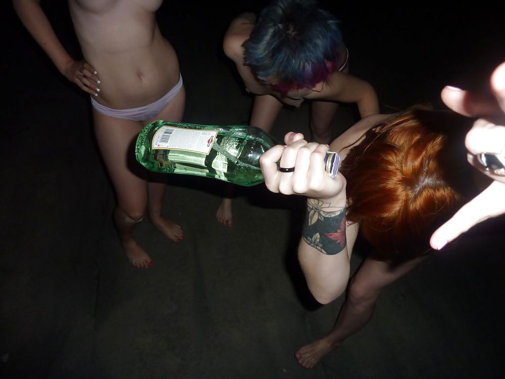 Free 3 emo slags party naked photos