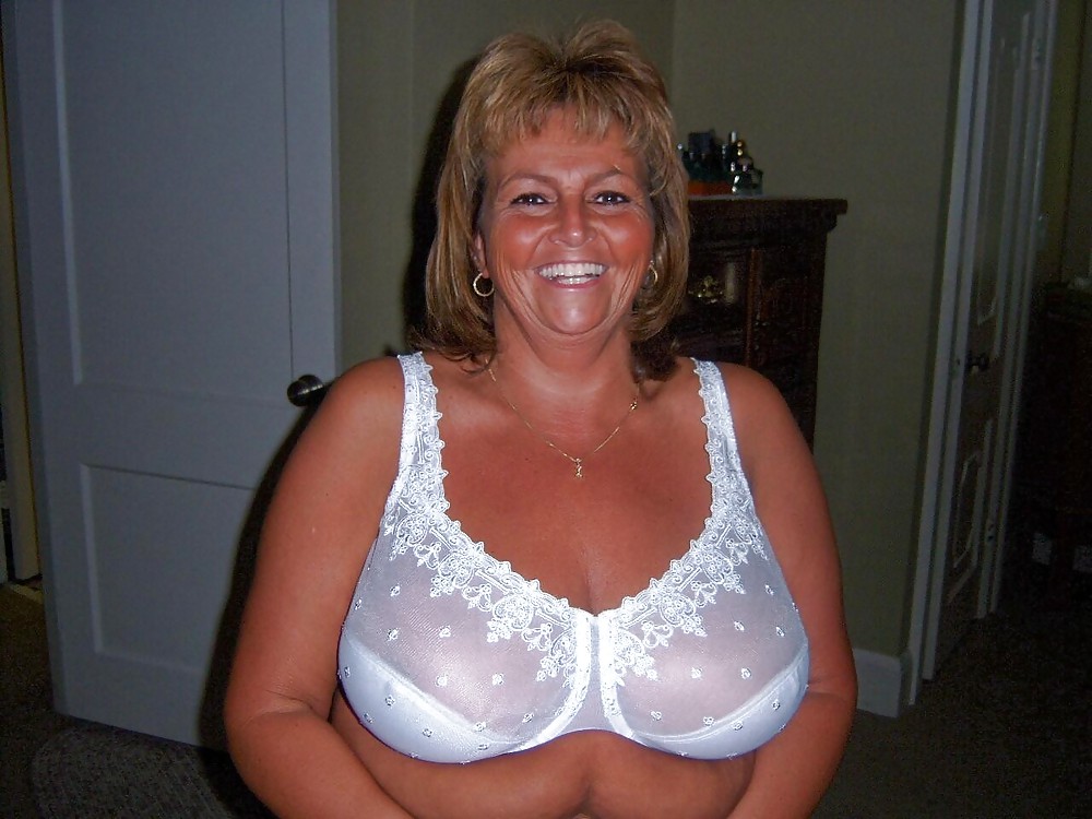 Free Mature wives, with bra. photos