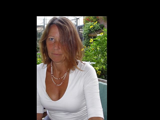 Free Mature housewife for tribute photos